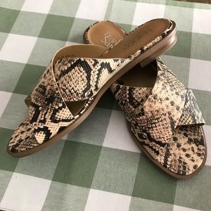 Franco Sarto beige/black flat slide size 7.5